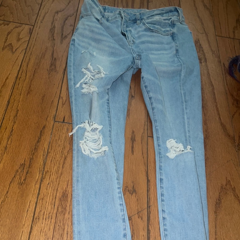 Distressed American eagle jeans ✨